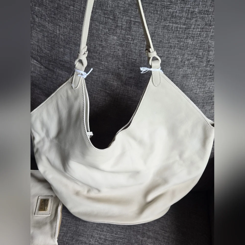 VIOLA CASTELLANI Made ln Italy Leather Hobo With Oval Bottom.Milky Ivory. NWT